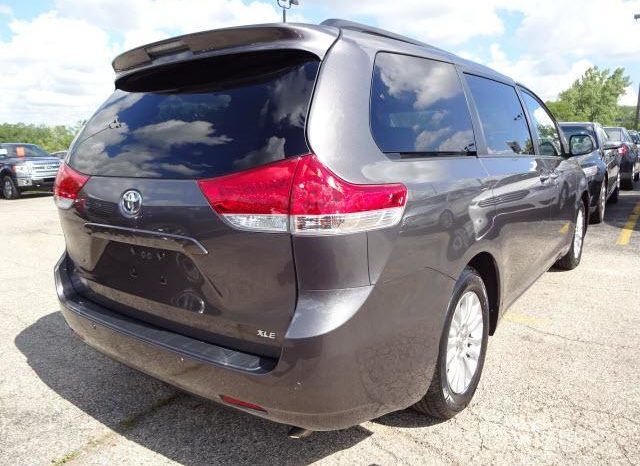 2013 Toyota Sienna XLE full