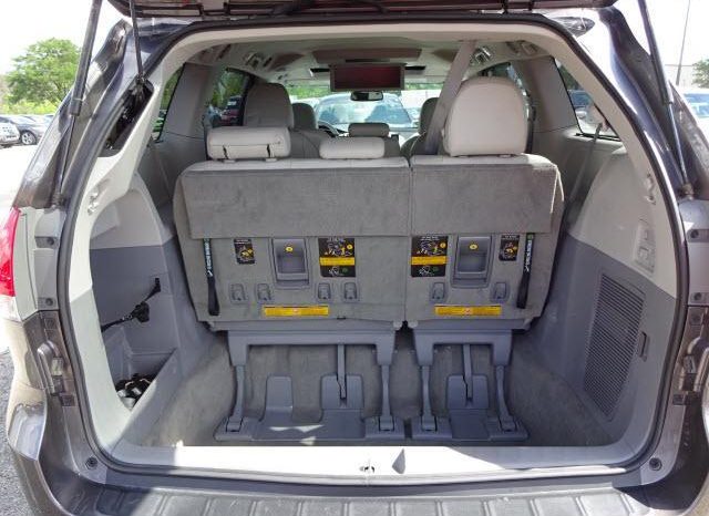 2013 Toyota Sienna XLE full