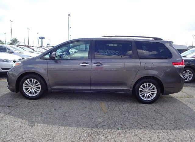 2013 Toyota Sienna XLE full