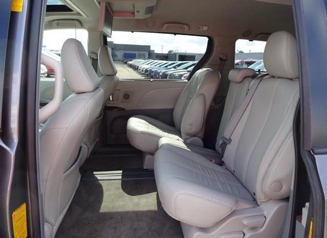 2013 Toyota Sienna XLE full