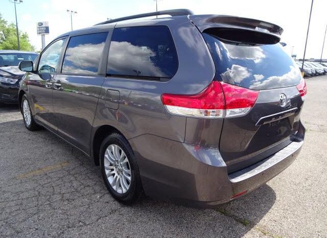 2013 Toyota Sienna XLE full