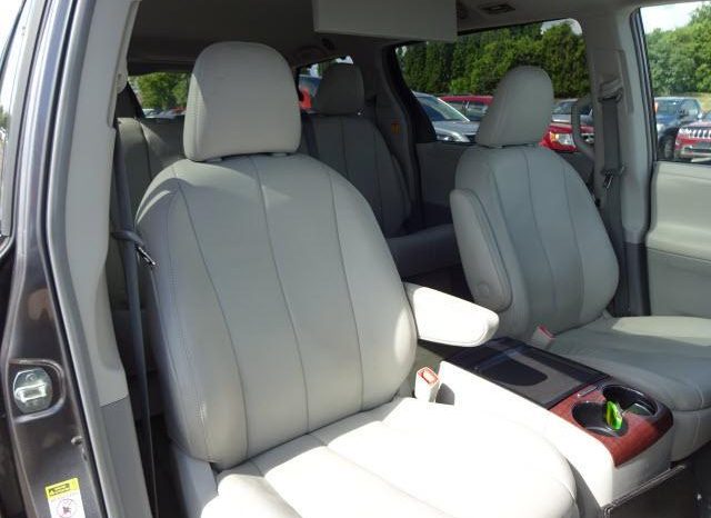 2013 Toyota Sienna XLE full