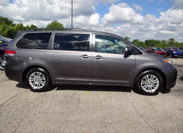 2013 Toyota Sienna XLE full