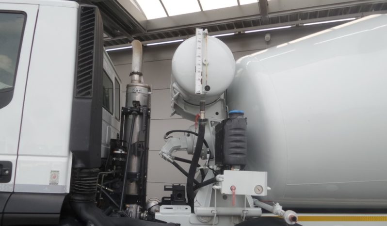 2014 IVECO Trakker 450 EEV Concrete Mixer full