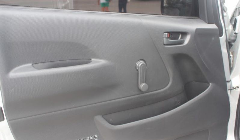 2016 Toyota Hiace 2.7L D4D full
