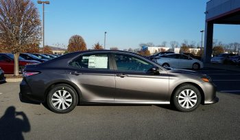 New 2018 Toyota Camry LE full