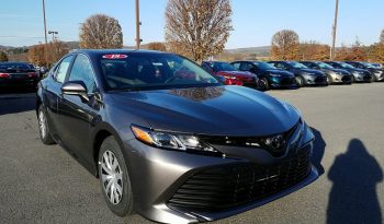 New 2018 Toyota Camry LE full