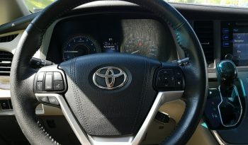 2015 Toyota Sienna XLE full