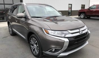 2018 Mitsubishi Outlander SE full