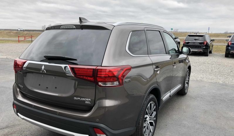 2018 Mitsubishi Outlander SE full