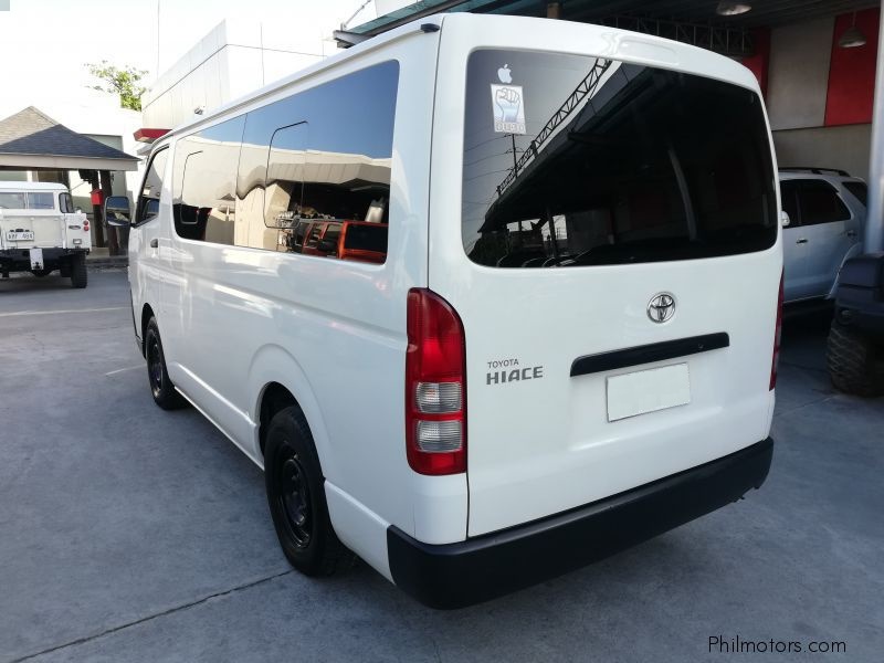 toyota hiace commuter 2015