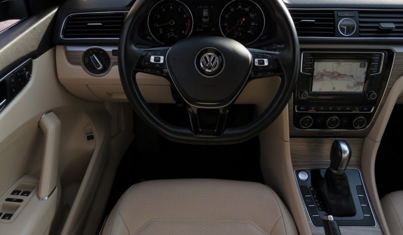 2017 Volkswagen Passat SE 1.8L 4-Cyl Sedan full