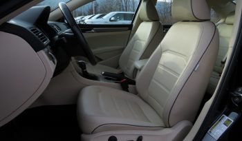 2017 Volkswagen Passat SE 1.8L 4-Cyl Sedan full