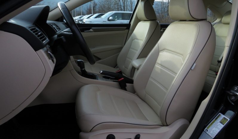 2017 Volkswagen Passat SE 1.8L 4-Cyl Sedan full