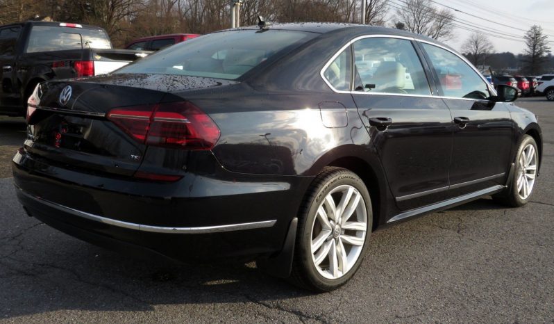 2017 Volkswagen Passat SE 1.8L 4-Cyl Sedan full