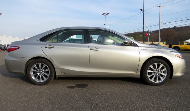 2016 Toyota Camry Hybrid XLE 2.5L Sedan full