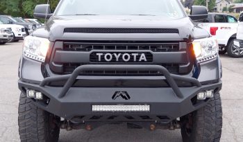 2016 Toyota Tundra SR5 CrewMax 5.7L V8 4WD Truck full