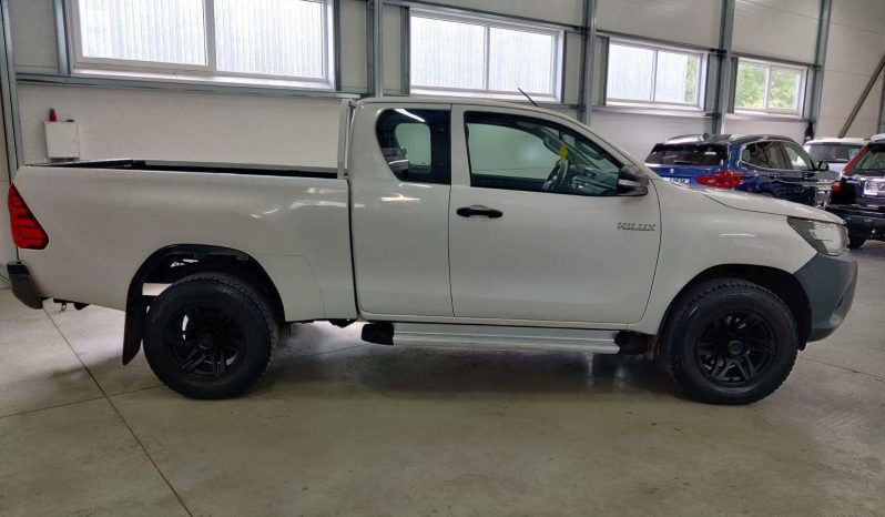 Used 2017 Toyota Hilux 2.4L Extended Cab Manual full