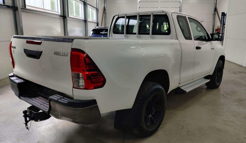 Used 2017 Toyota Hilux 2.4L Extended Cab Manual full