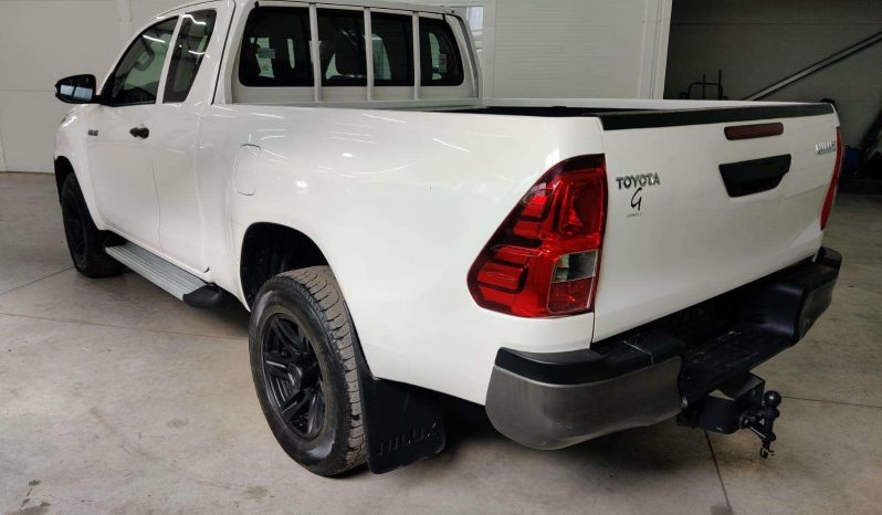 Used 2017 Toyota Hilux 2.4L Extended Cab Manual full