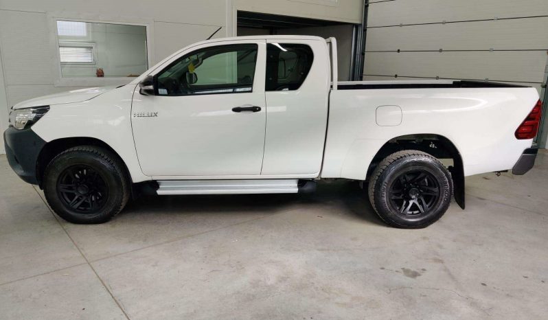 Used 2017 Toyota Hilux 2.4L Extended Cab Manual full