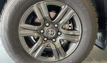 New 2022 Toyota Hilux Double Cabin 2.8 4WD full