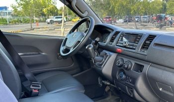 2020 Toyota Hiace Commuter Van 2.8L full