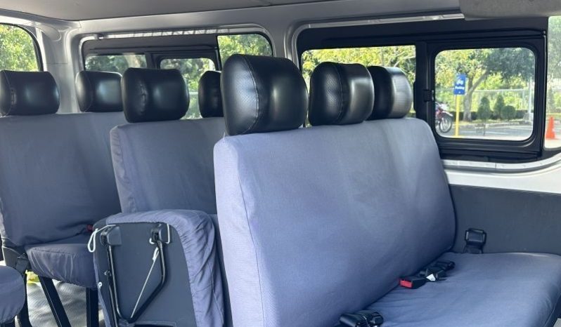 2020 Toyota Hiace Commuter Van 2.8L full