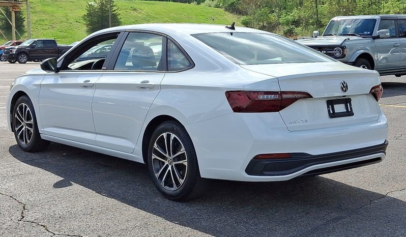 2023 Volkswagen Jetta Sport full