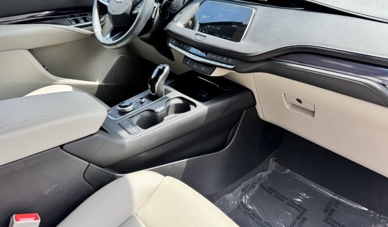 2023 Cadillac XT4 Luxury full
