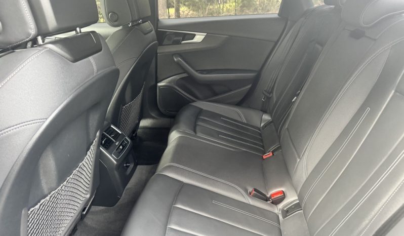 2021 Audi A4 45 S line Premium full