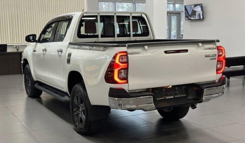 All New 2025 Toyota Hilux SR5 2.7L Gasoline full
